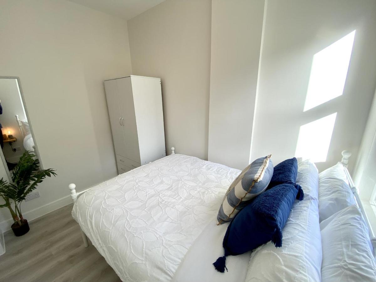 Stunning Beach Themed 2 Bed Apartment 본머스 외부 사진