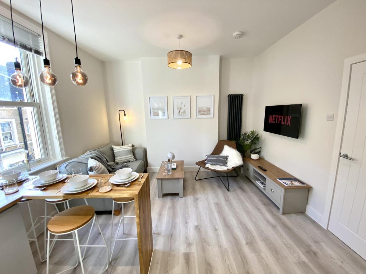 Stunning Beach Themed 2 Bed Apartment 본머스 외부 사진