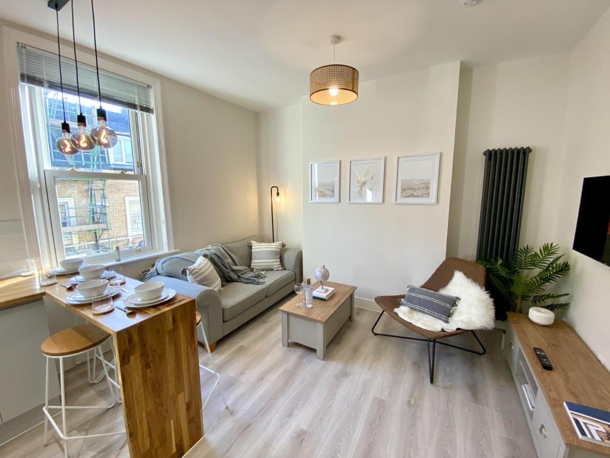 Stunning Beach Themed 2 Bed Apartment 본머스 외부 사진