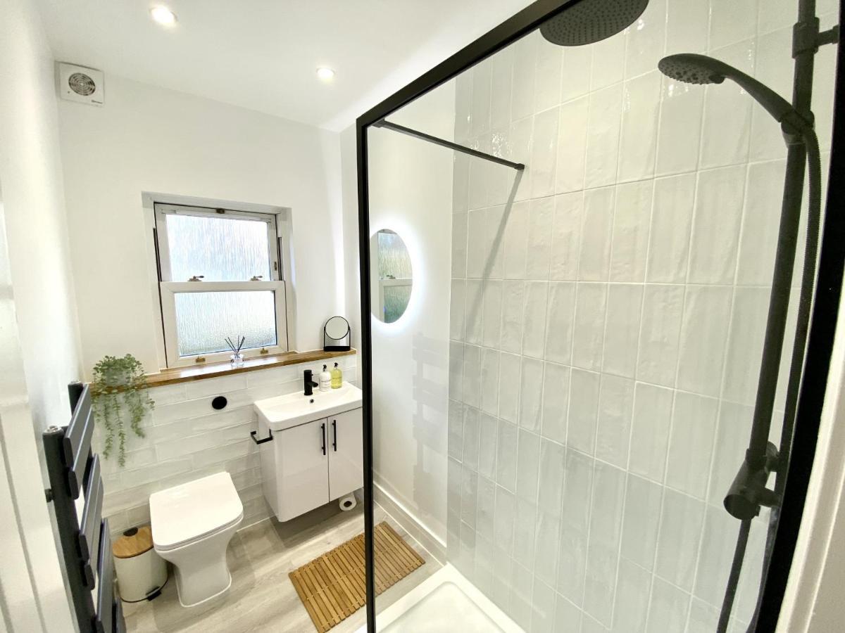 Stunning Beach Themed 2 Bed Apartment 본머스 외부 사진
