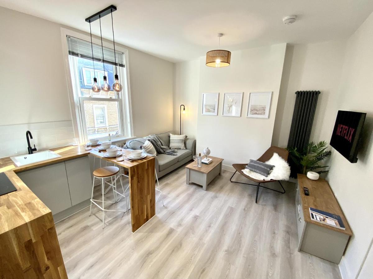 Stunning Beach Themed 2 Bed Apartment 본머스 외부 사진